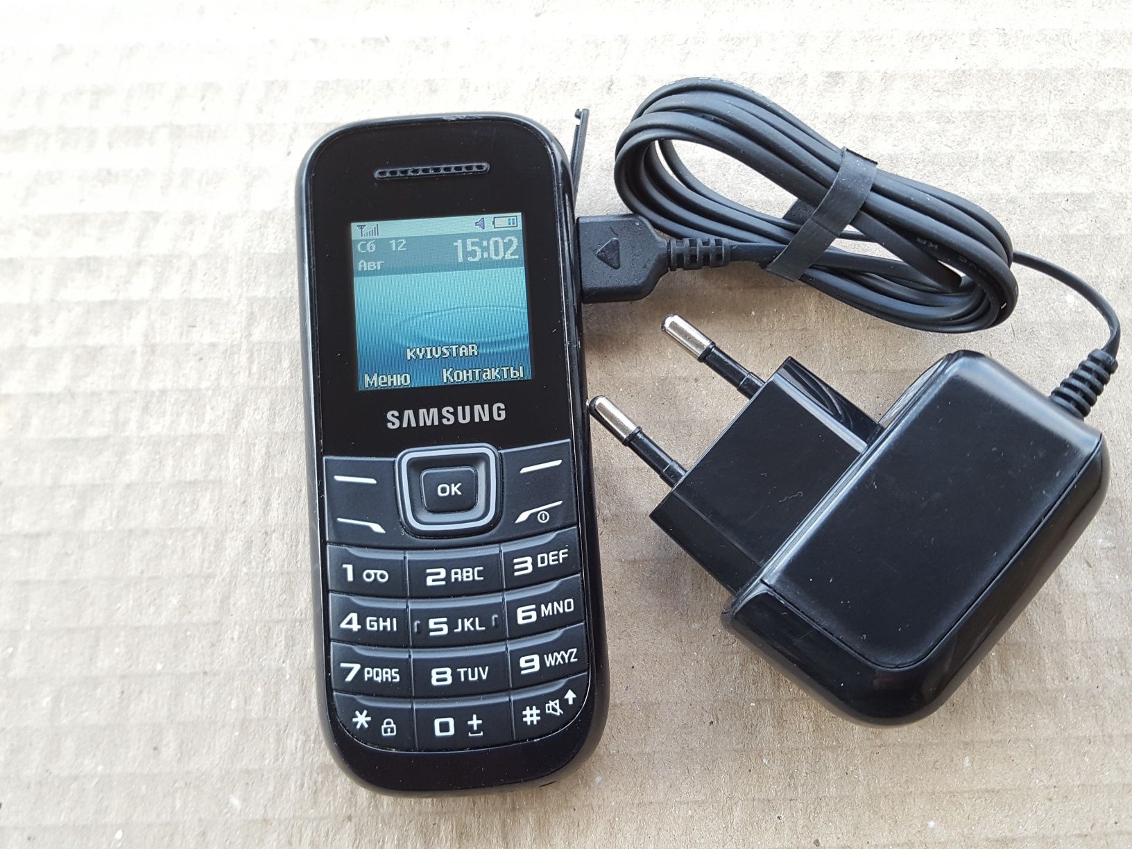 Samsung GT-E1200I Самсунг телефон