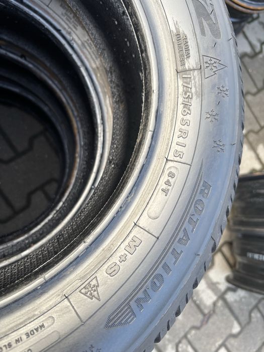 Komplet opon zimowych 175/65 R15 Dunlop jak nowe