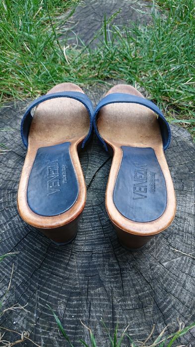 Venezia niebieskie skórzane klapki drewniaki koturny sandałki sandały.