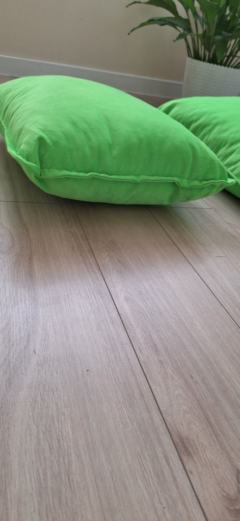 Dwie nowe duże ozdobne poduszki