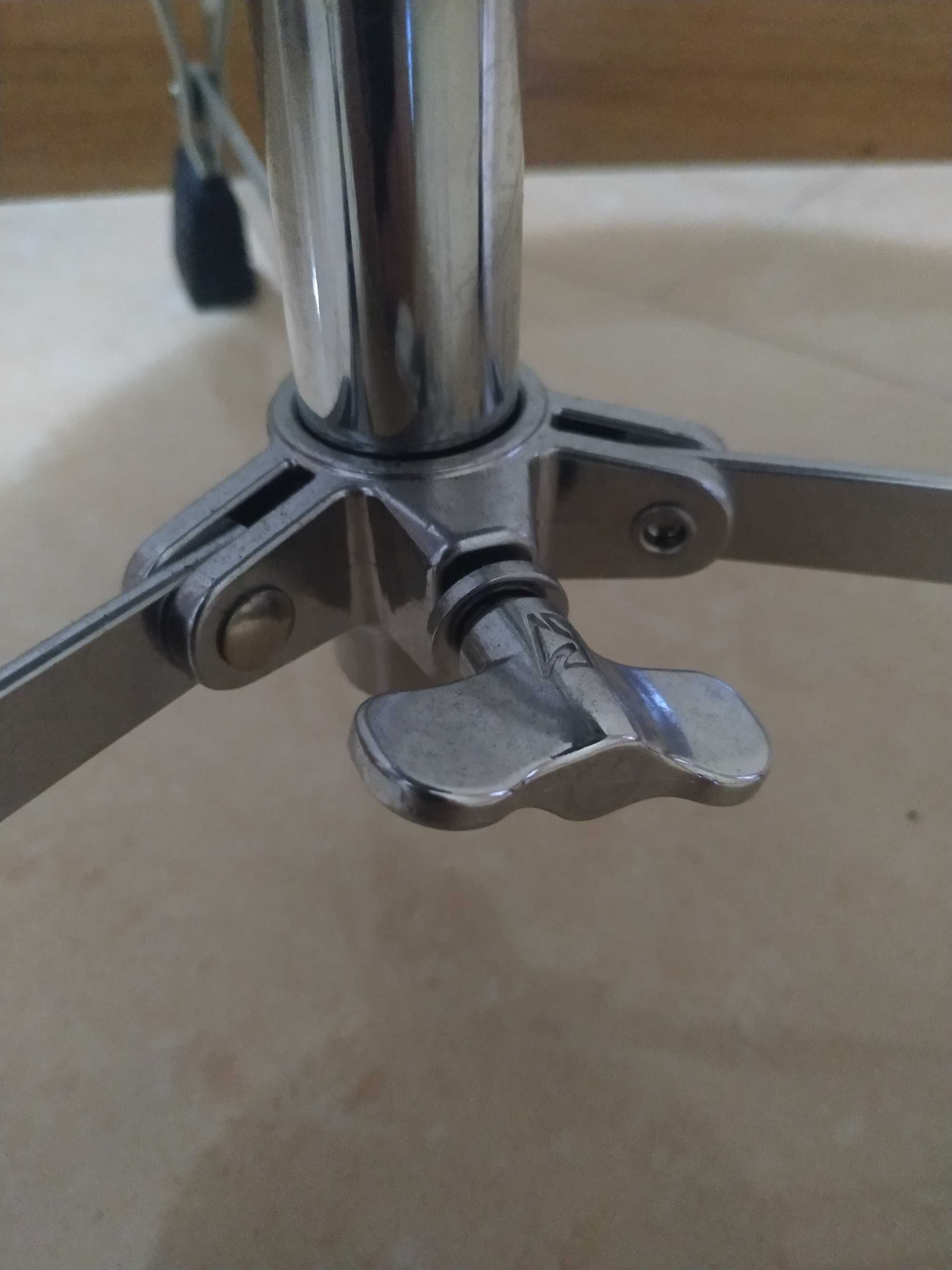 Banco de baterista TAMA HT130 em excelente estado c/ fatura