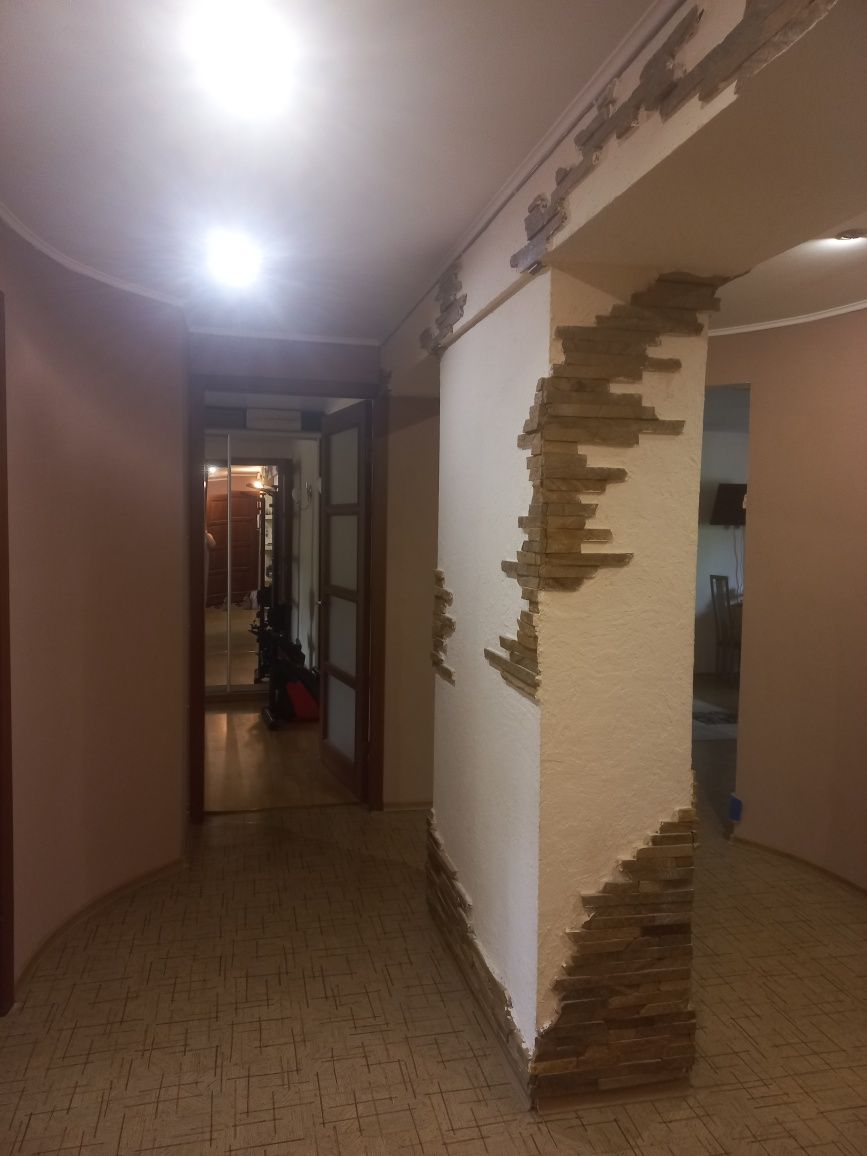Продам 3к кв., 100 кв.м. ,23 Августа, пр. Науки, м. Ботанический сад,
