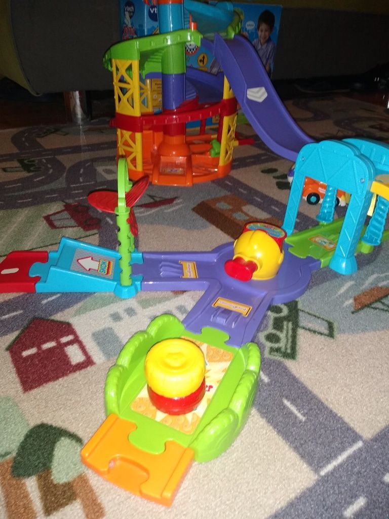 Wieża parkingowa Vtech Baby Tut tut plus dodatkowe elementy