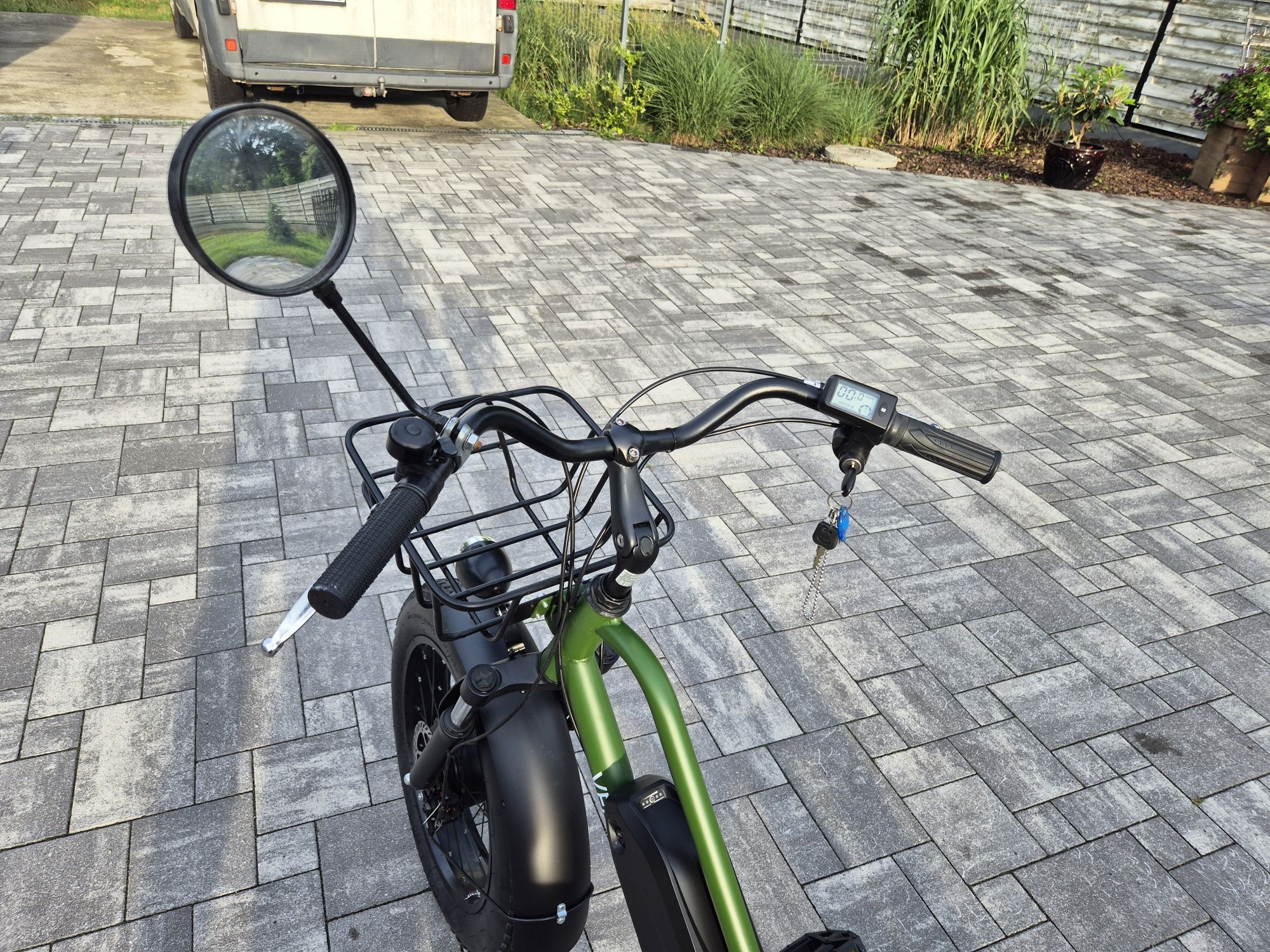 Rower trójkołowy elektryczny – jak nowy!