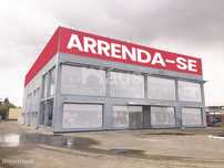 Armazém com 1360m2 em 2 pisos