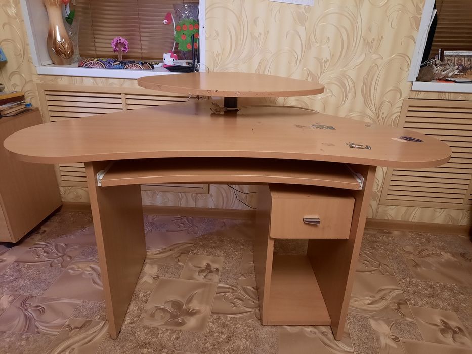 Стол компьютерный, школьный