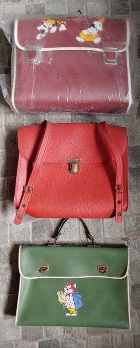 Malas escola,tinteiros e cadernos antigos