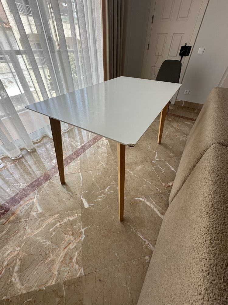 Mesa de jantar usada