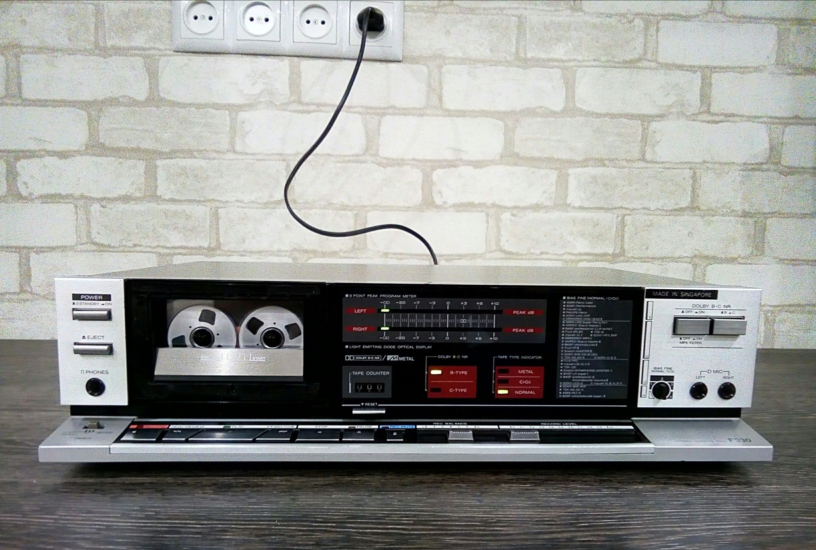 Aiwa AD-F330K Stereo Cassette Deck