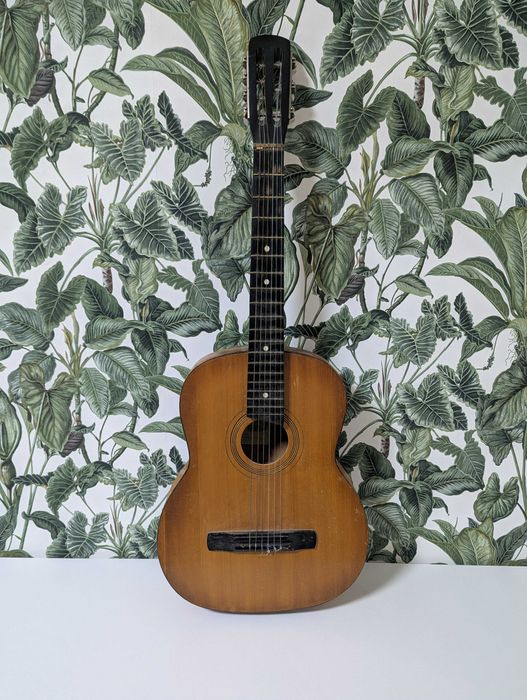 Класична гітара з нейлоновими струнами