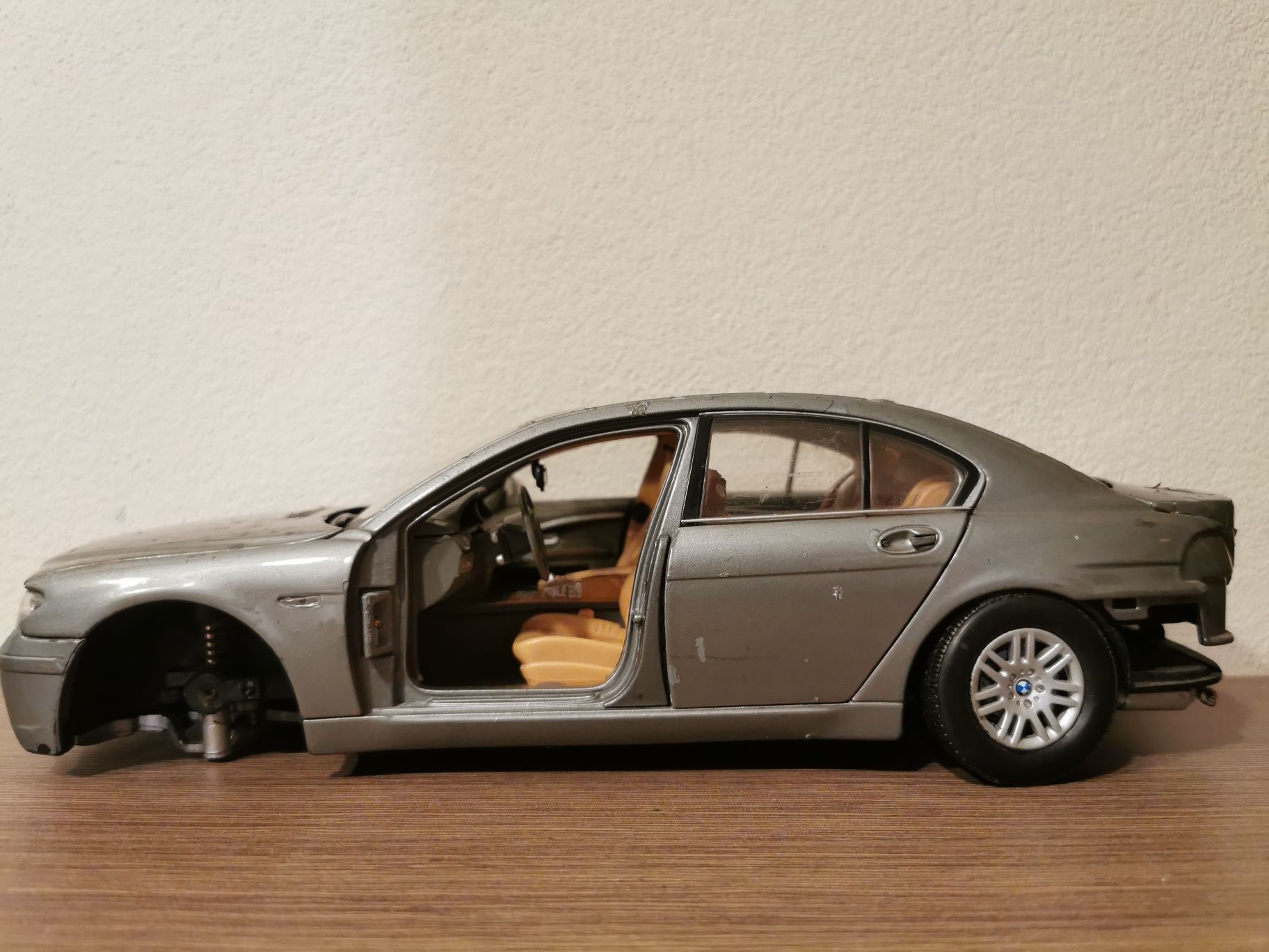 BMW 745i model Motor Max 1:18 kiepski stan