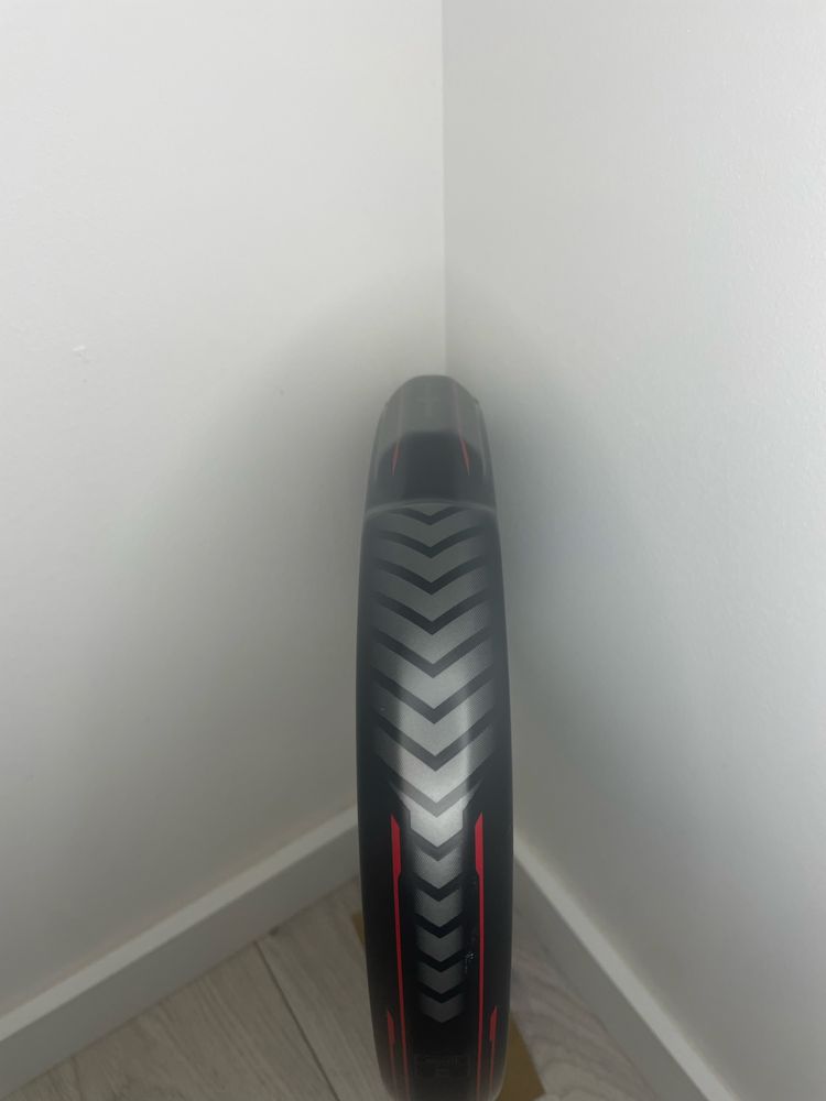 Raquete de Padel Adidas 3.3 vermelha 380€
