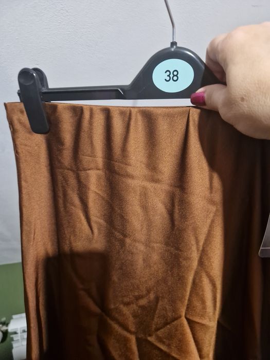 Spodnica satynowa  m czy L nowa