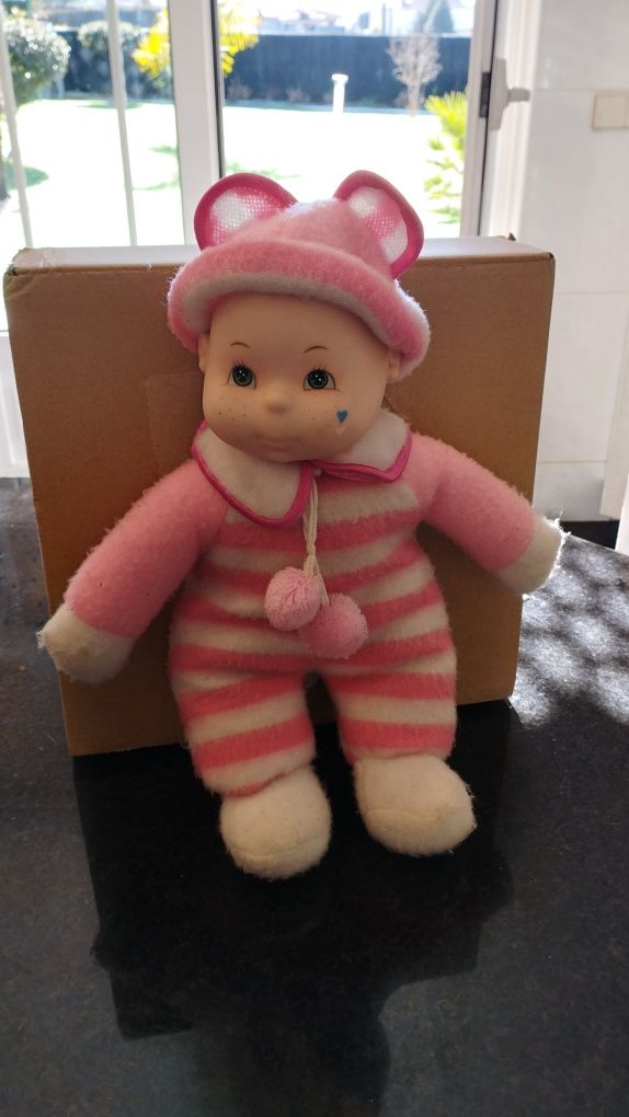 Boneco/peluxe, rosa e branco.
