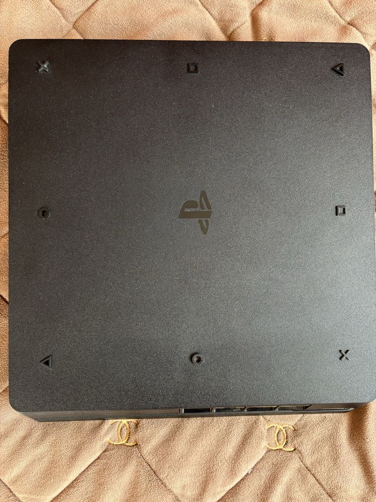 Продам PlayStation 4 slim 1tb