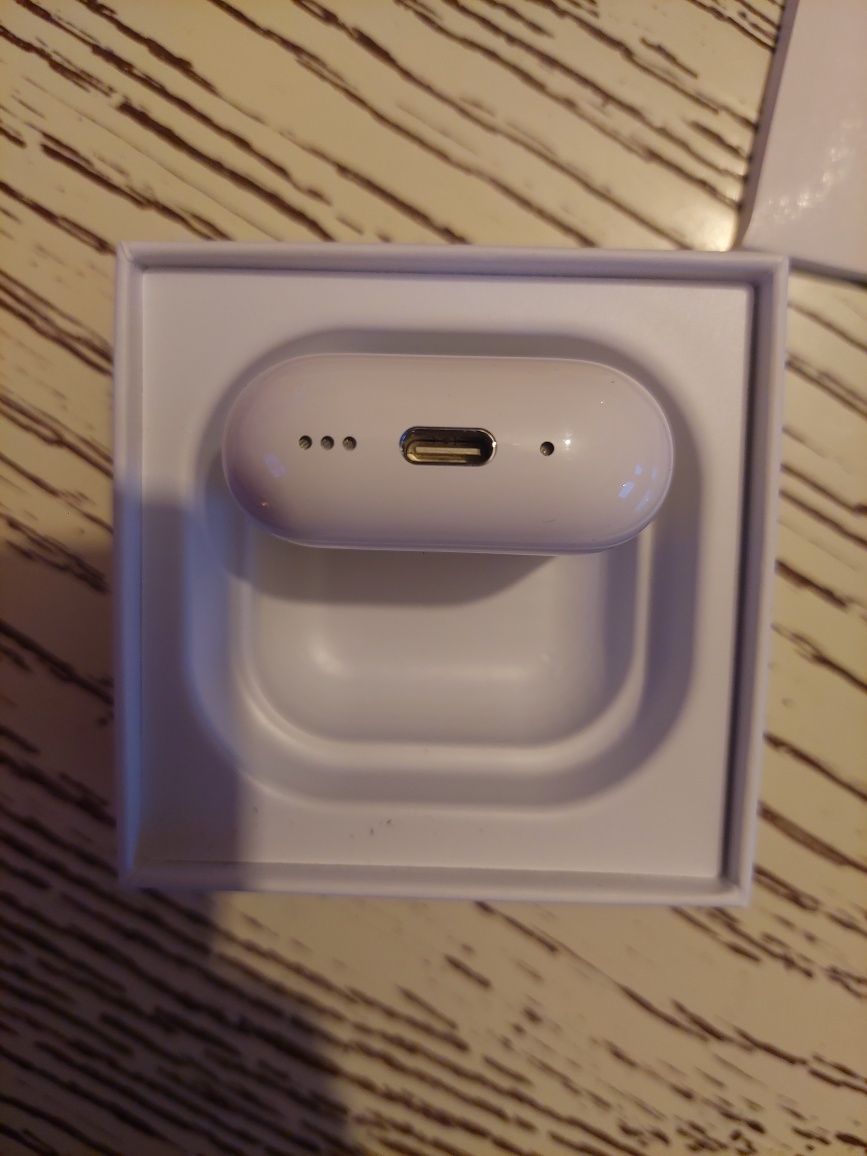 AirPods 4ª geração.