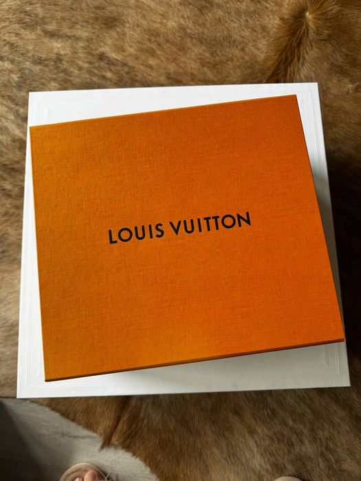 Брендові пакети і коробки