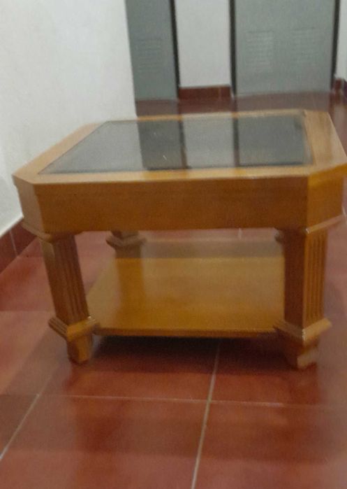 Mesa centro com vidro