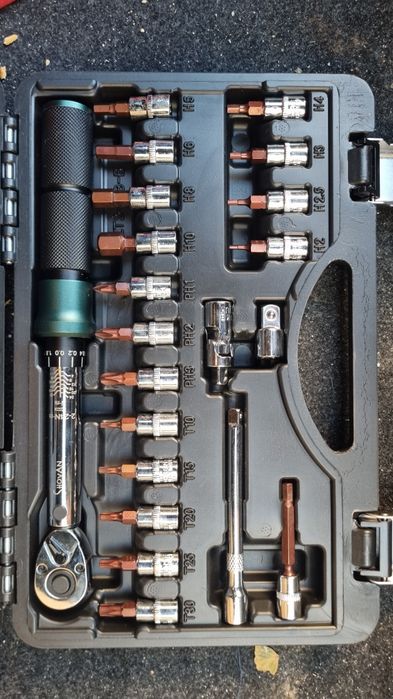 Динамометричний ключ з набором torx, шестигранник, і  біти викрутки