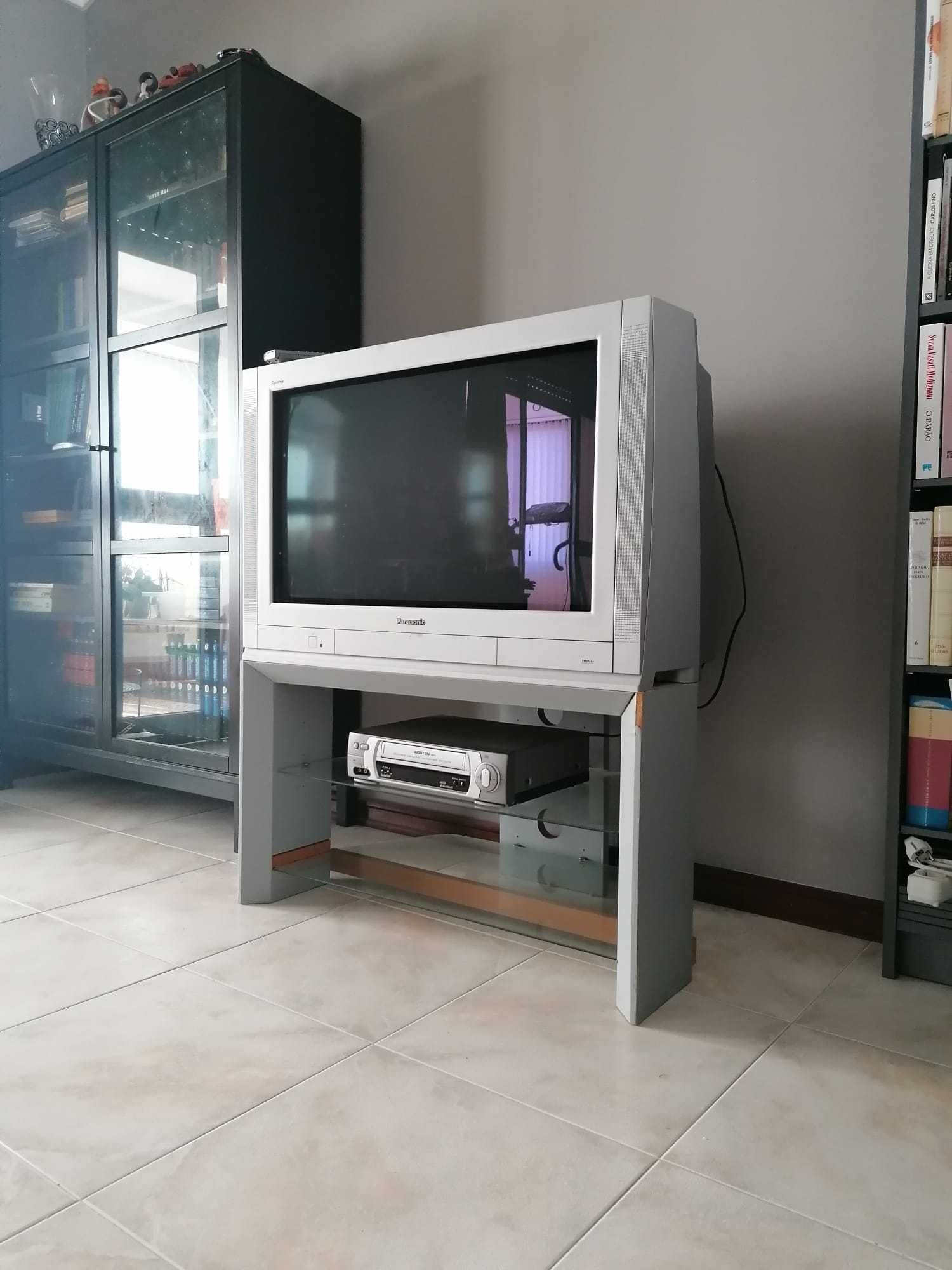 Televisão Panasonic c/ móvel