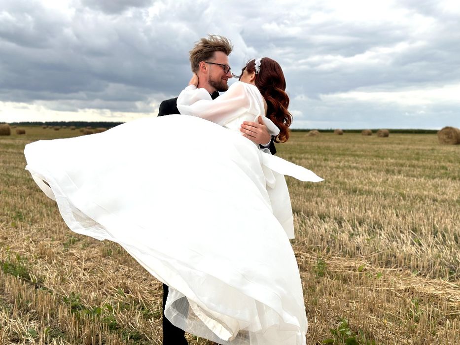 Прекрасна весільна сукня