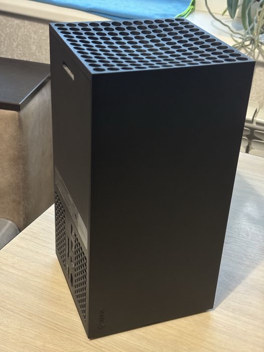 Xbox Series X 1Tb 2 геймпади