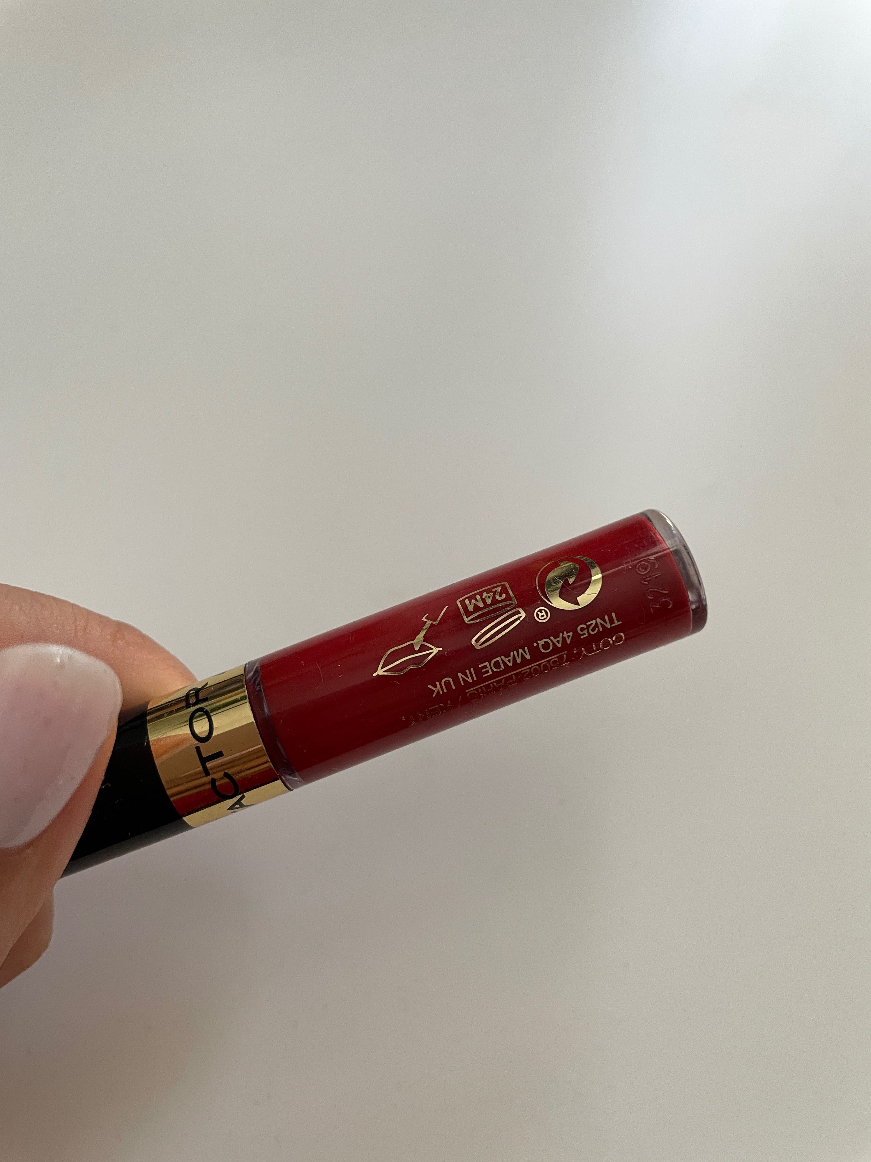 Czerwona szminka Max Factor do ust nr 135