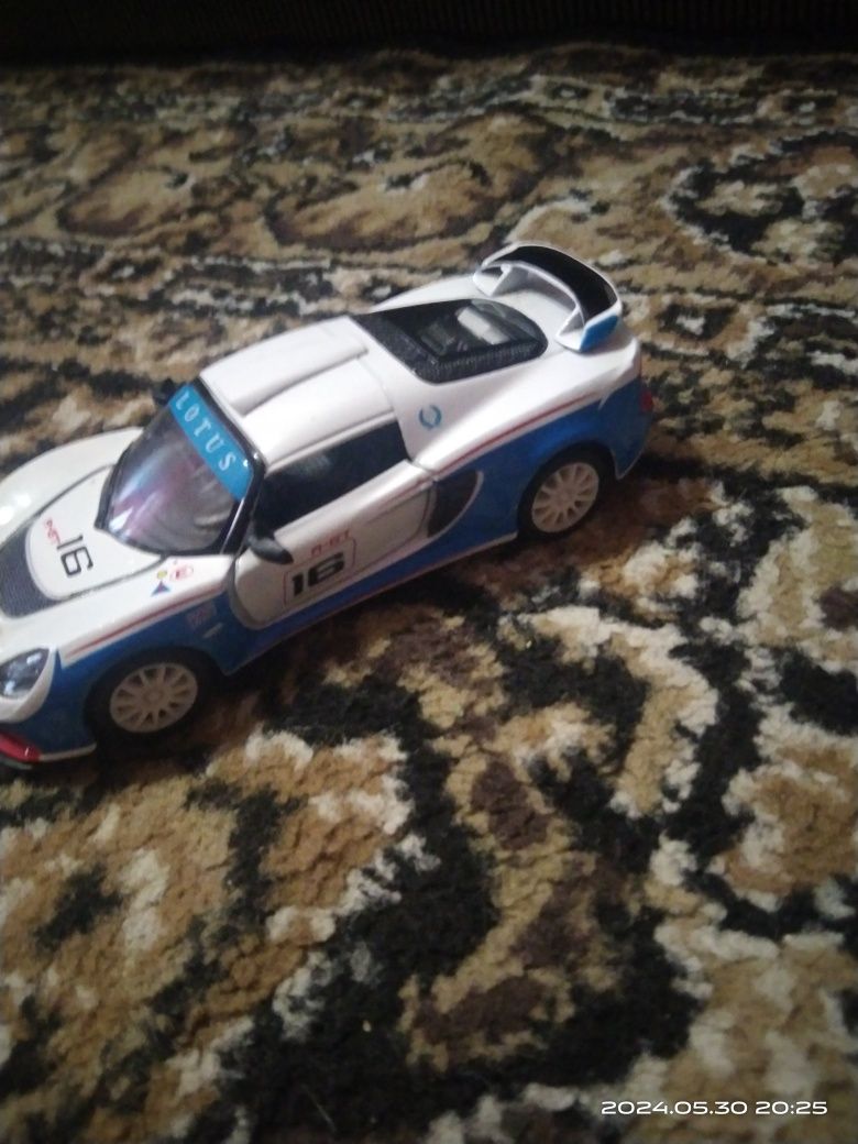 Машинка Металева Kinsmart lotus