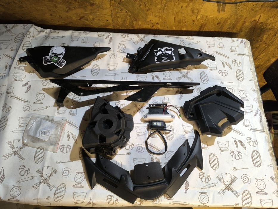 Продам спойлер,обдув , кронштейни kawasaki z1000