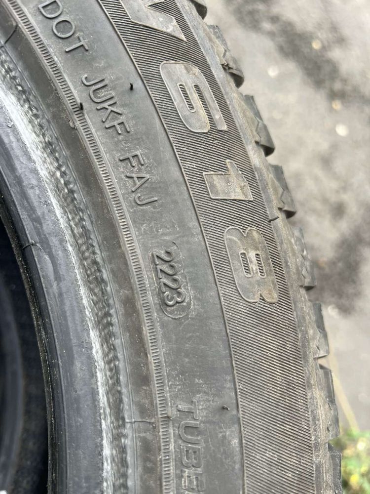 Зимова резина 215/55R17