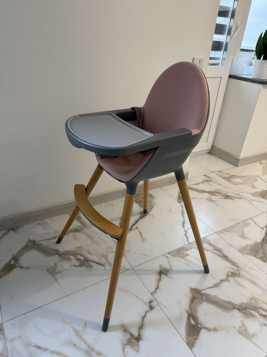 Стілець для годування