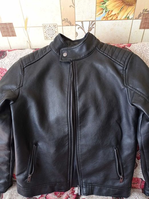 Продам кожану куртку.