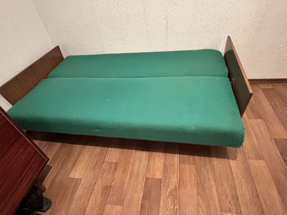 Диван розкладний 500 грн