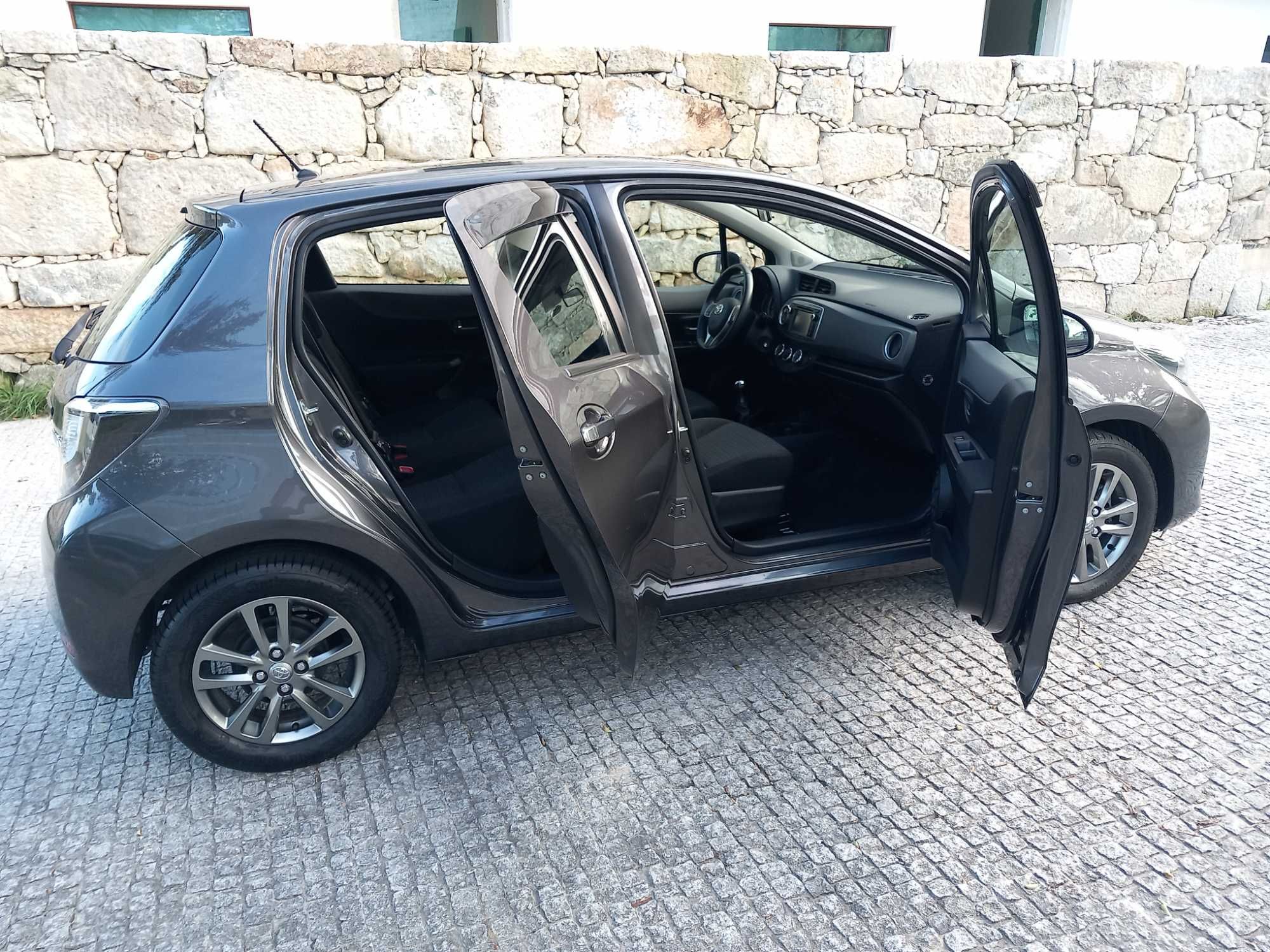 Toyota Yaris . Como Novo