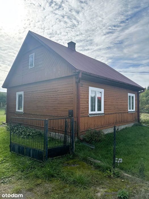 Siedlisko z drewnianym domem na dużej działce