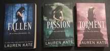 Três livros da série Fallen, da Lauren Kate