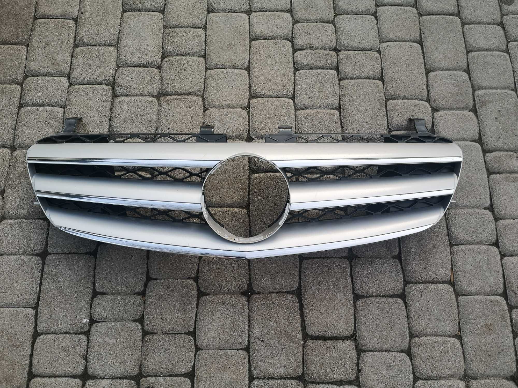 Решітка Решетка радіатора Mercedes R-class W251 A251