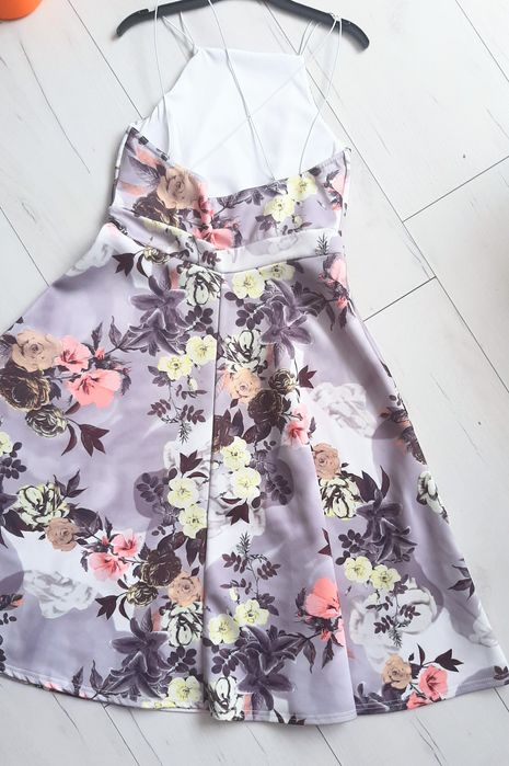 Przepiekna sukienka midi L