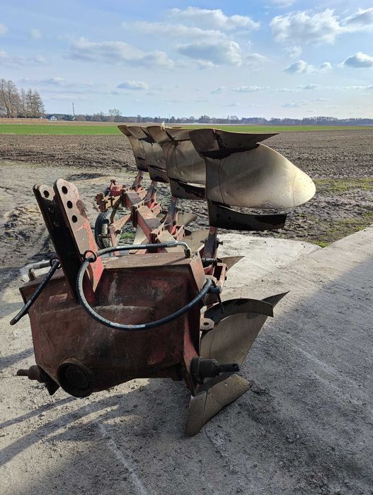 Pług 4 skibowy obrotowy