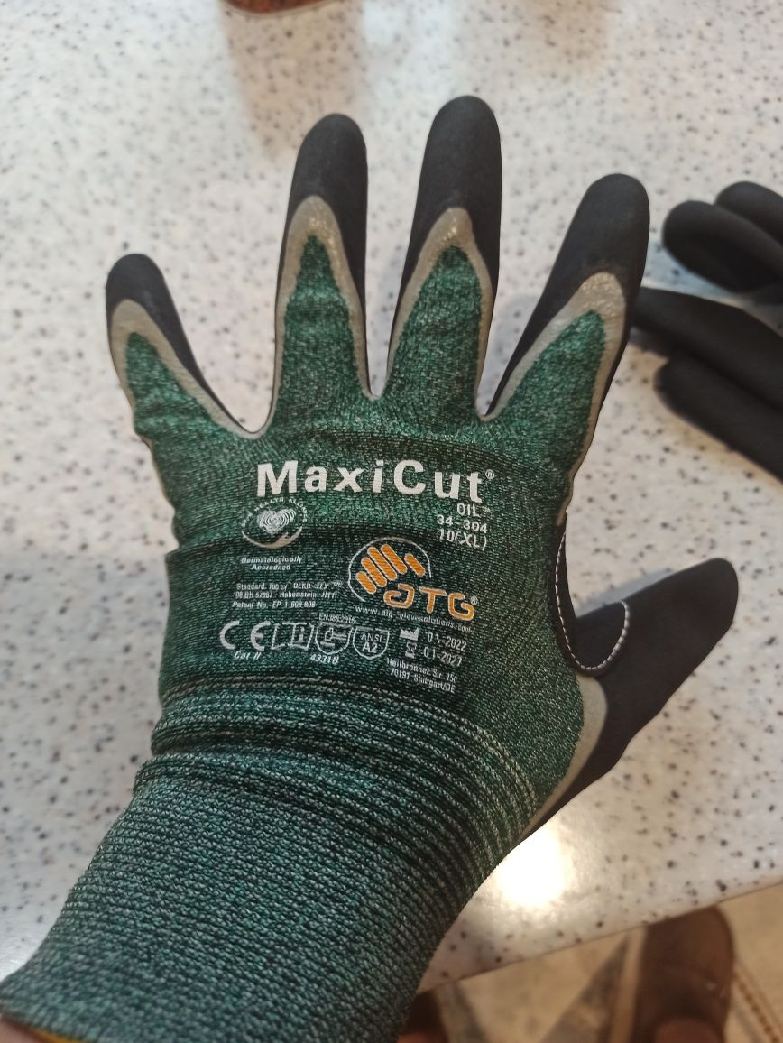Перчатки  рабочие  MaxiCut 34-304 OIL.
