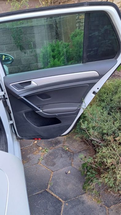 Салон сидіння  з картами дверей чорна кожа eGolf 2016