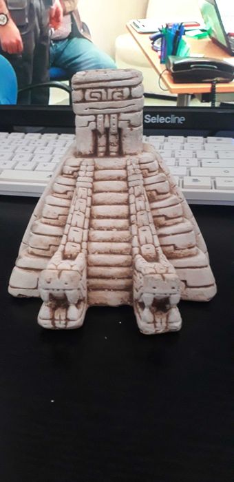 Templo dos maias kukulcán estátua