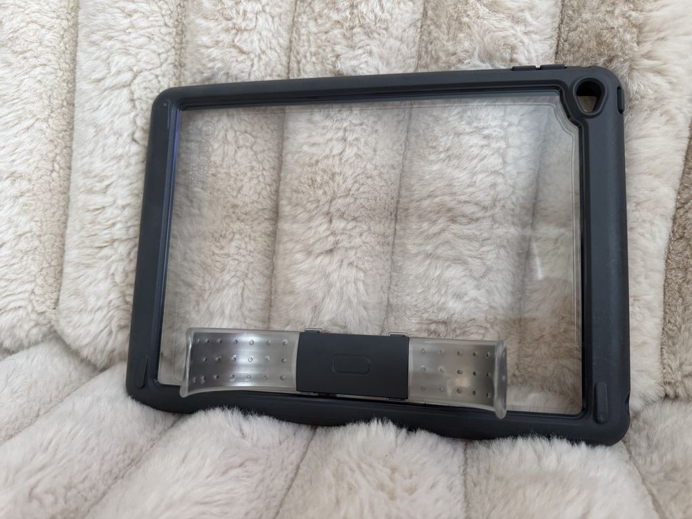 Pancerne Etui do Tabletu z Metalową Podstawką - Czarne ipad