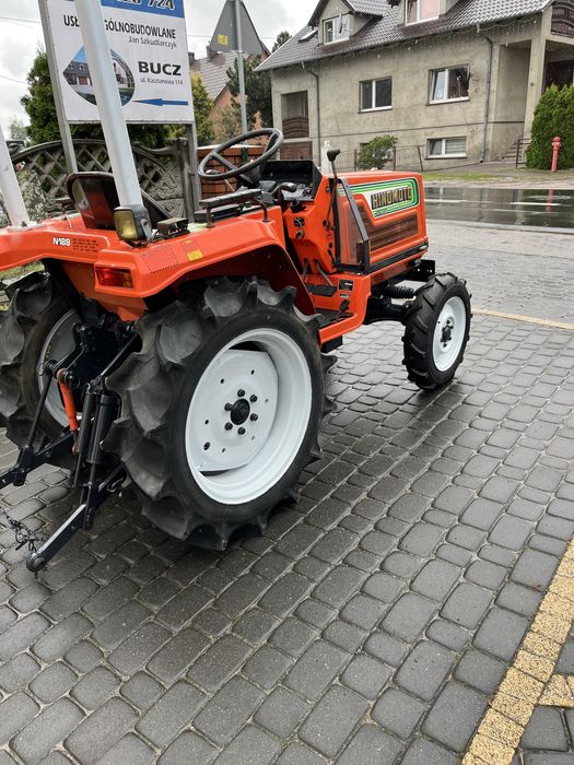 Traktor Hinomoto N189 4x4 wspomaganie rewers