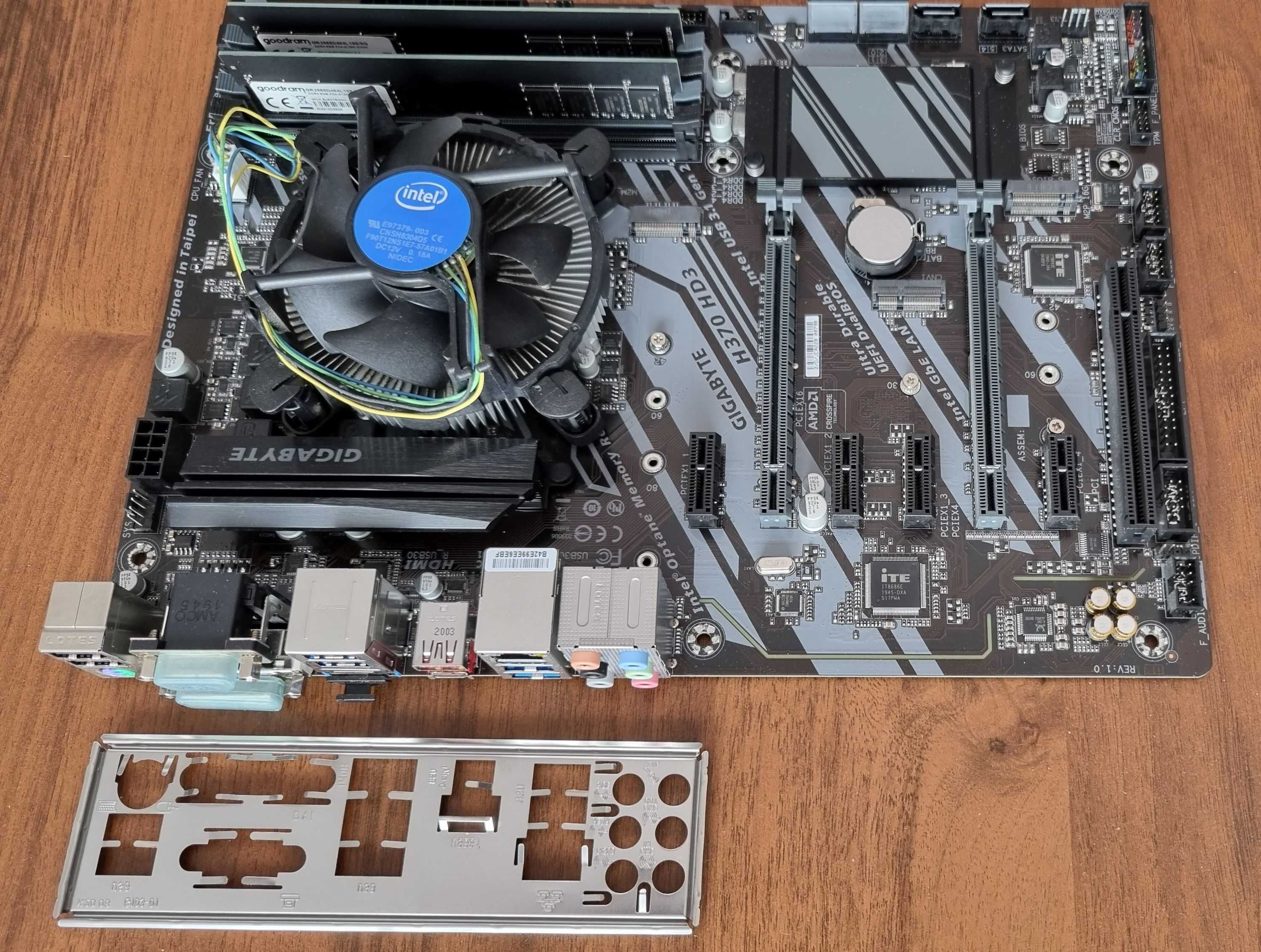 Gigabyte H370 HD3 + CPU i5-8500 + 16GB RAM DDR4