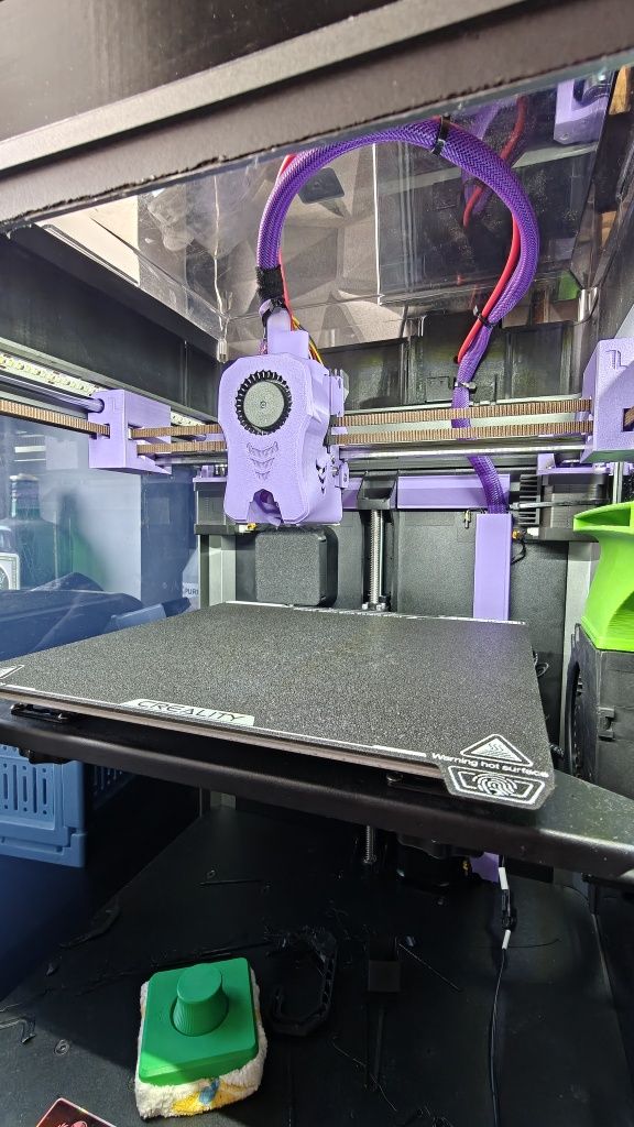 Drukarka 3D Creality K1C z dużą ilością modów.