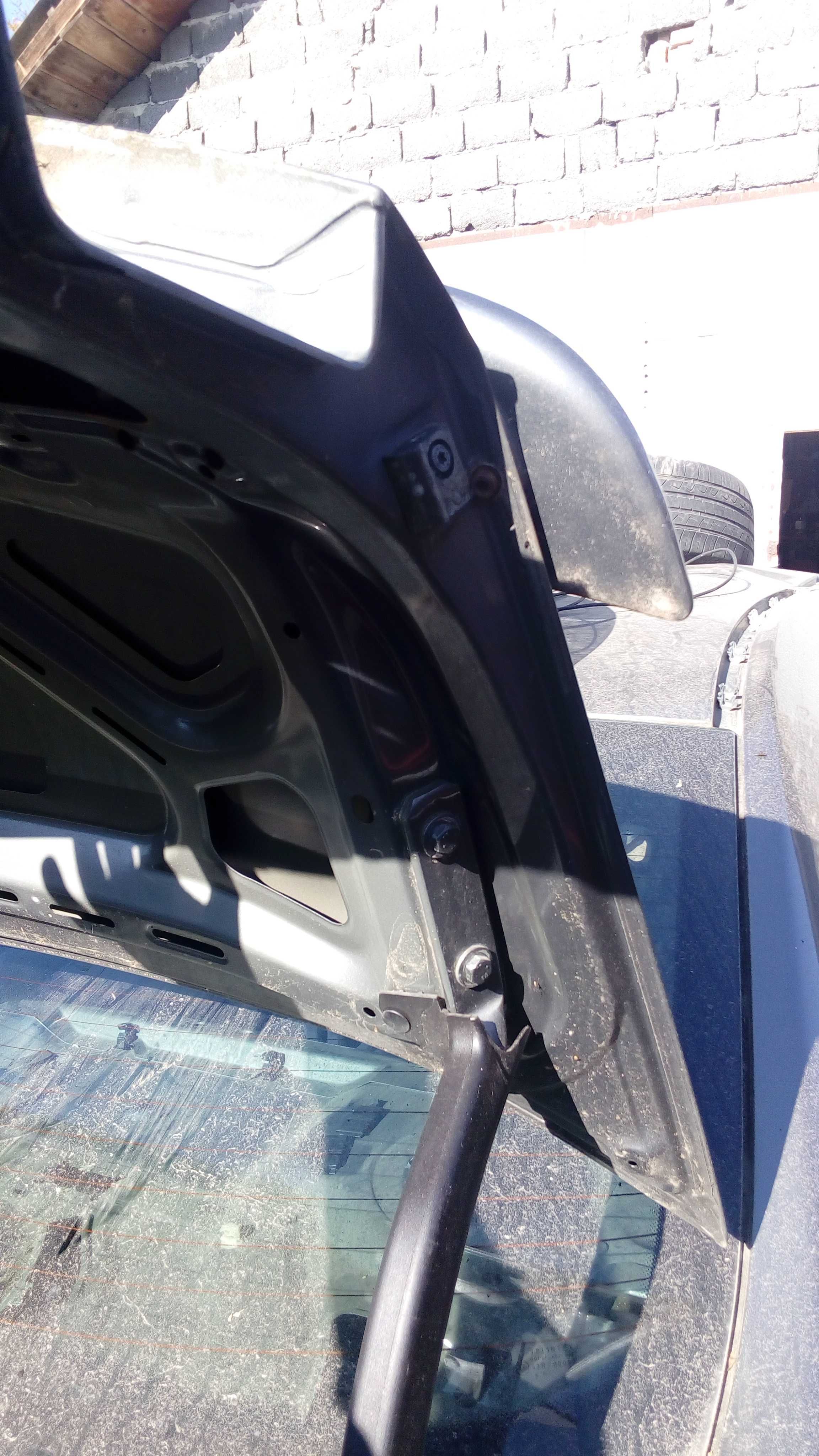 Peugeot 607 стопи фонарі задня кришка багажника спойлер