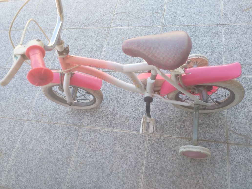 Bicicleta de criança com rodinhas da Minnie house