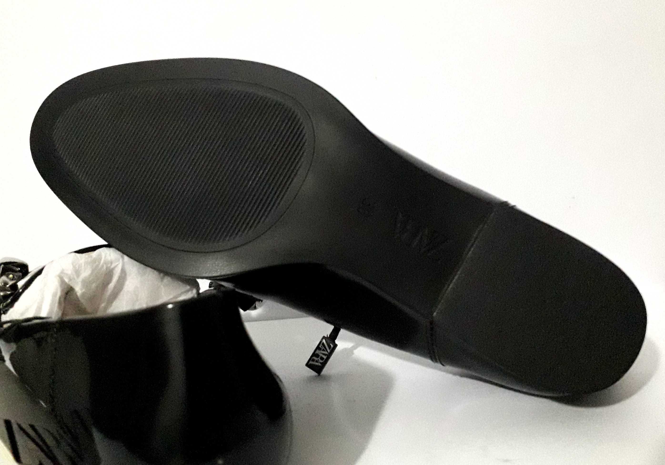 Mocassins pretos com corrente da Zara T: 36 Novos c/ etiqueta