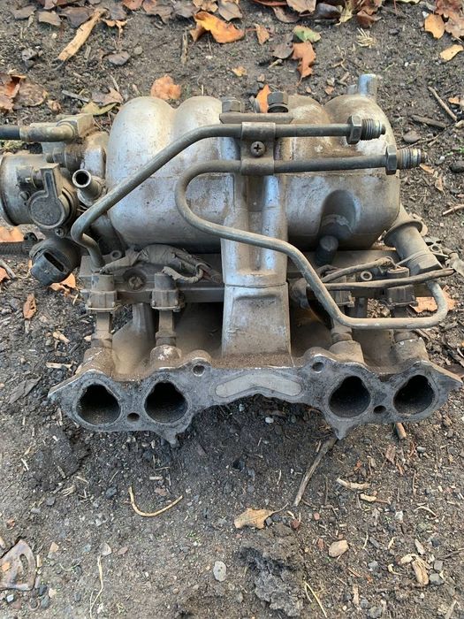 продам инжекторный впускной коллектор